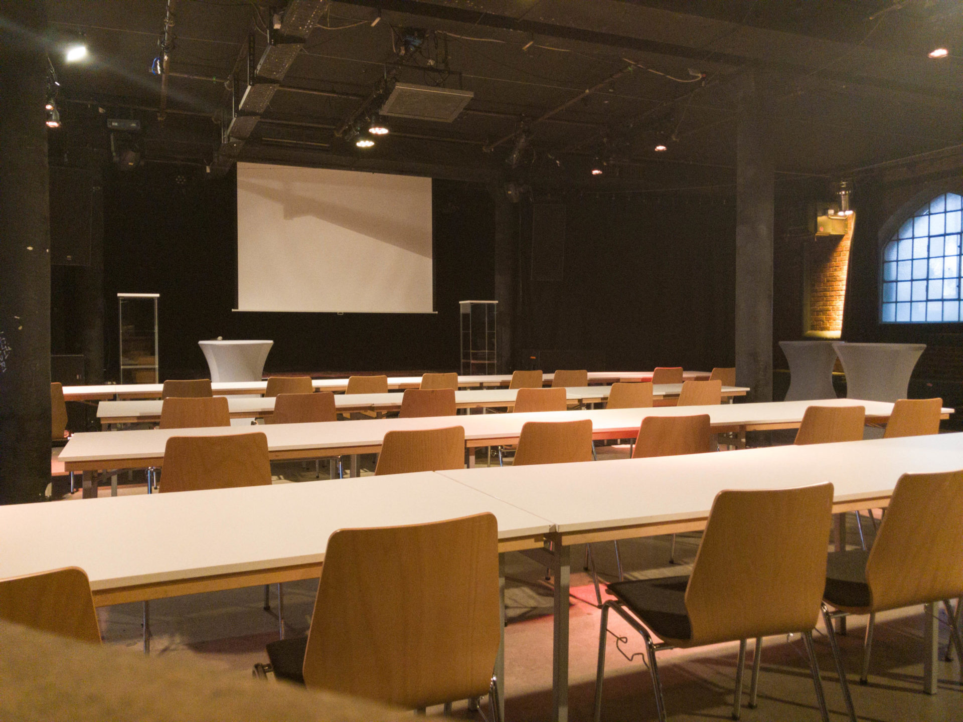 KUFA Halle bestuhlt mieten für ein Firmen Event